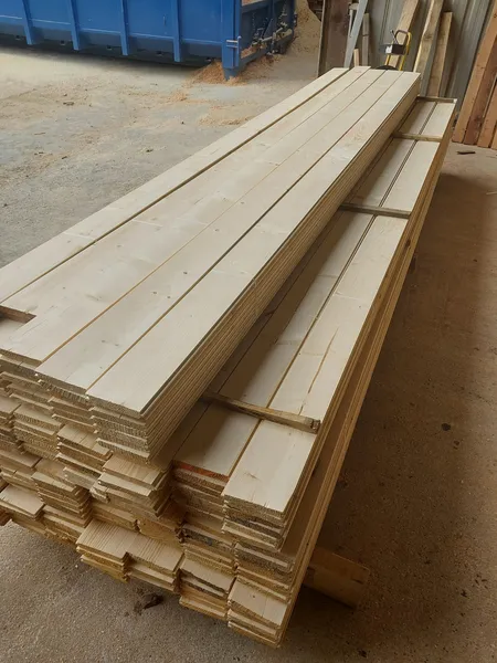 Producent wyrobów drewnianych | Tarcica • Deski tarasowe • Podbitka | Stałe dostawy