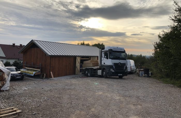 Transport drewna i wyrobów tartacznych | dostawy materiału – USŁUGI