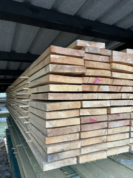 Cięcie drewna na wymiar | usługi tartaczne i stolarskie – USŁUGI