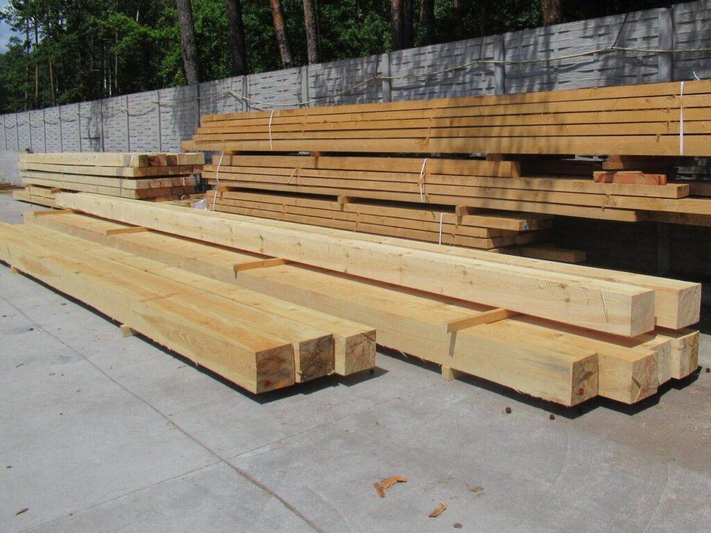 Drewno na dach – więźba dachowa przygotowana pod projekt