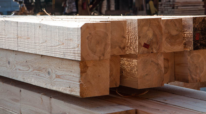 Drewno konstrukcyjne na wymiar – cięcie według projektu