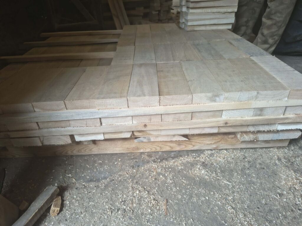 Fryza dębowa 30×87 mm | Długości 270–320 cm | Materiał dla stolarni i producentów mebli