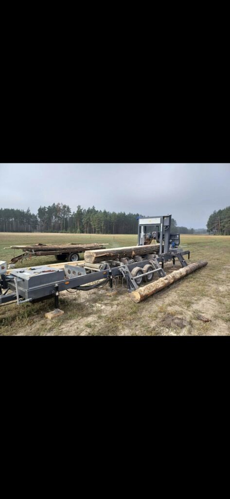 Mobilny trak – przecieranie drewna u klienta | Pełna hydraulika | Kłody do 12 m i Ø 90 cm