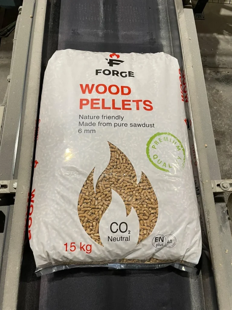 Pellet drzewny A1 Forge White 6 mm – certyfikat ENplus A1, worki 15 kg